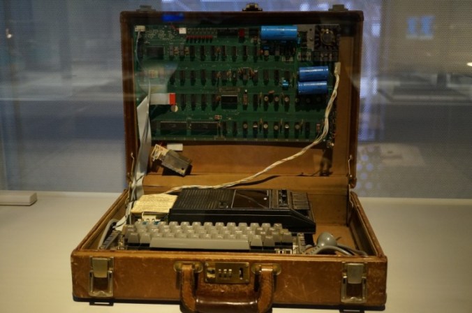 Opinions_Apple_1_Computer_In_A_Briefcase-768x509